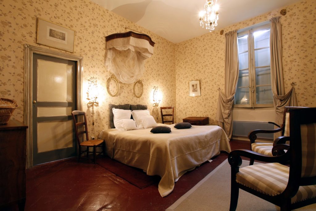 Lit à baldaquin - chambre d'hotes de charme albi domaine du buc,