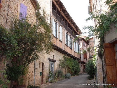 rue de Puycelsi, Bastide Albigeoise