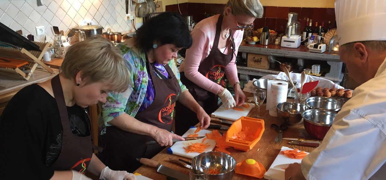 cours de cuisine gastronomique dans un chateau de famille du sud ouest