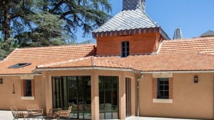 Domaine-du-Buc-Gite-du-pigeonnier-coté-terrasse-1_587x479_acf_cropped-1