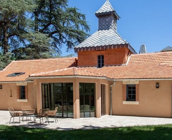 Domaine-du-Buc-Gite-du-pigeonnier-coté-terrasse-1-aspect-ratio-587-479