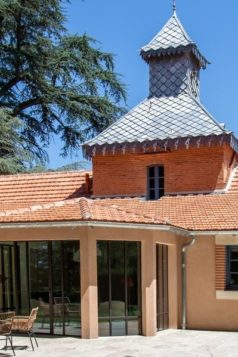 Domaine-du-Buc-Gite-du-pigeonnier-coté-terrasse