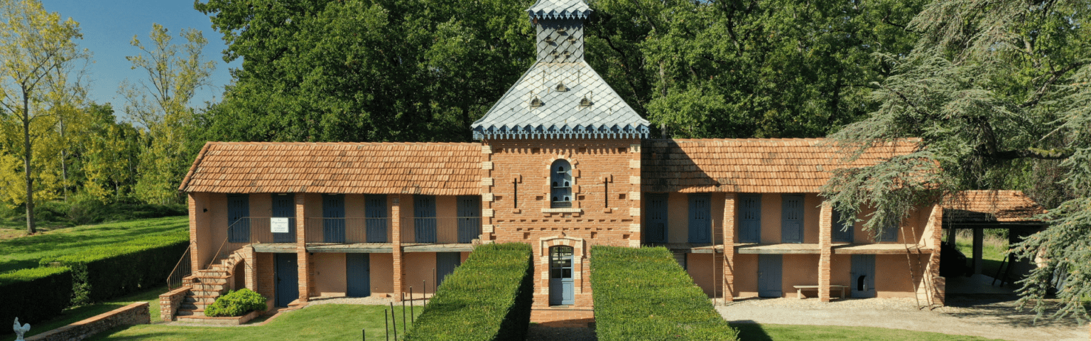 Gite-du-Pigeonnier-vue-facade-gite-de-charme-