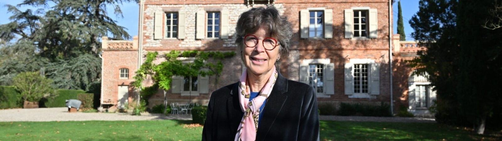 CHATEAU DU BUC EMILIE CAYRE
BRIGITTE LESAGE ANCIENNE VOLLEYEUSE PROFESSIONNELLE ET PROPRIETAIRE DU DOMAINE CHATEAU DU BUC ROUTE DE LAGRAVE A MARSSAC