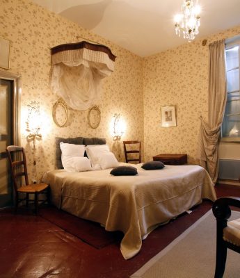 Lit à baldaquin - chambre d'hotes de charme albi domaine du buc,