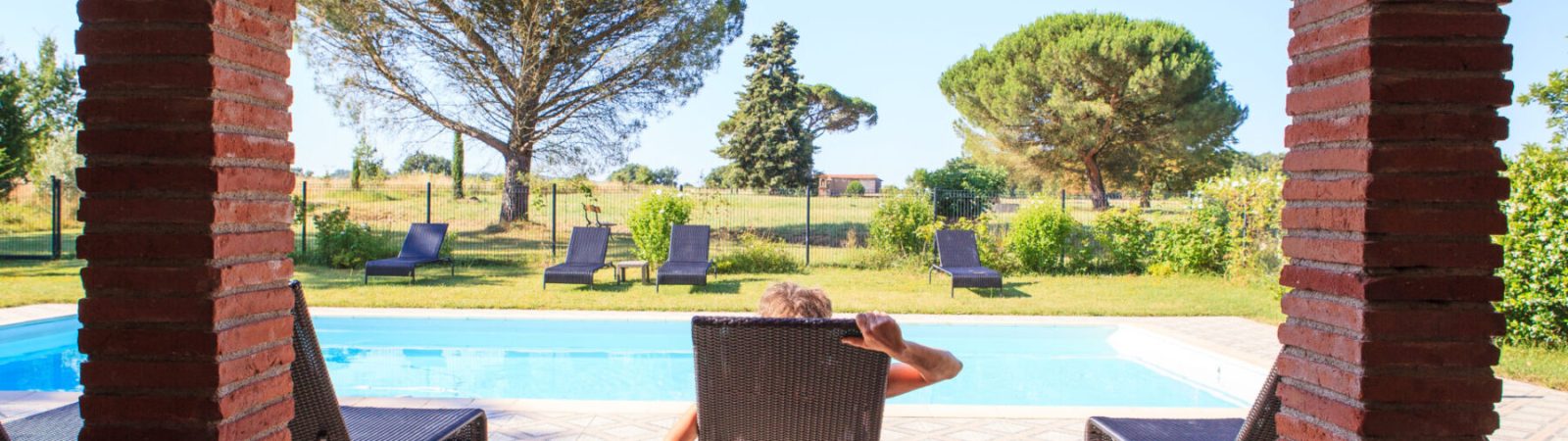 © Laurie Escrouzailles repos-piscine-domaine-du-buc-albi-